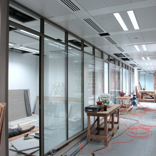 美隔辦公雙層玻璃隔斷,辦公室雙層玻璃百葉隔斷上門測量